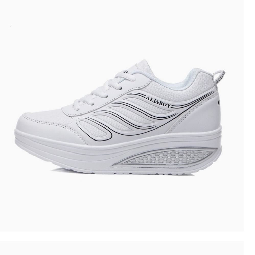 NWT Ali & Boy White Fashion Shoes Size 7
